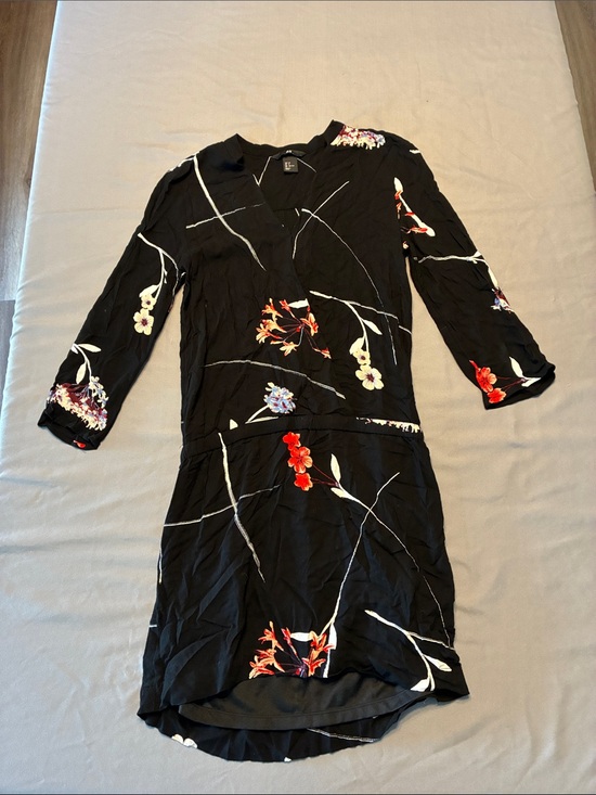 H&M Dresses & Skirts - H&M Black Floral High-Low V-Neck Dress